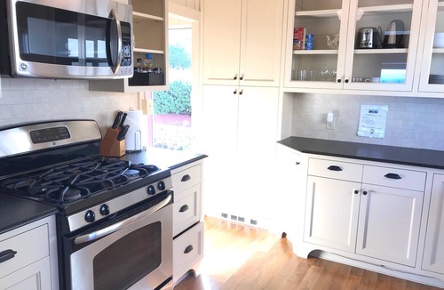 Pacific Grove House | 180º ocean views in a central location 2bd+den, 2baths