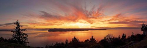 Fox Island House | 180º Puget Sound View