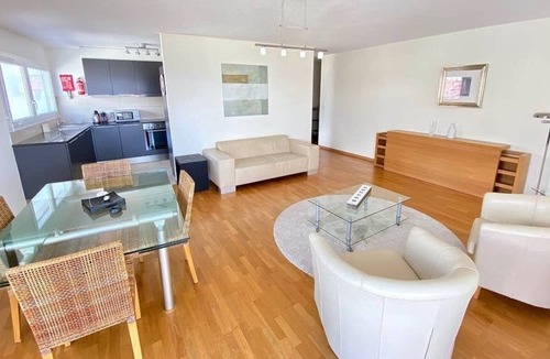 Lausanne Apartment | 181 * Modern, bright and spacious with 3 bedrooms, 2 bathrooms and free parking