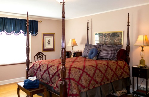 Beloit Bed & Breakfast | 1810 Emerson House Bed & Breakfast - Adults Only