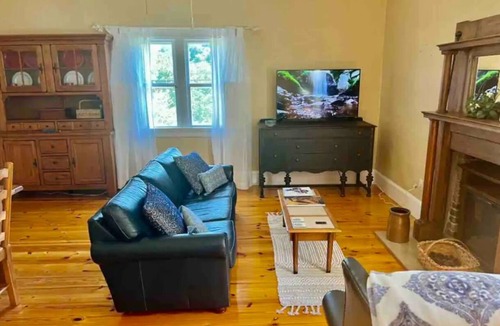 Kingsport Cottage | 1818 Riverfront Cottage