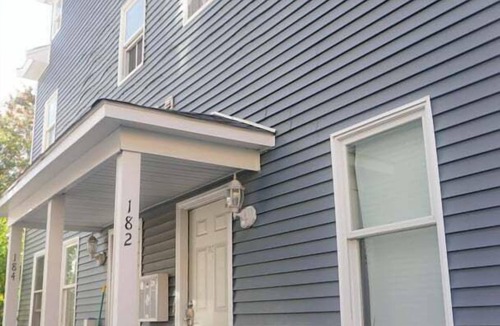 Hyde Square Apartment | 182 Heath st