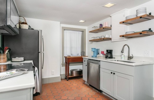 Natchez House | 1835 Wilkins Townhouse | 3/3 | Walk to Downtown