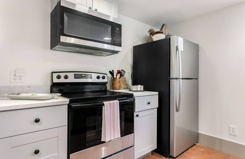 Natchez House | 1835 Wilkins Townhouse | 3/3 | Walk to Downtown