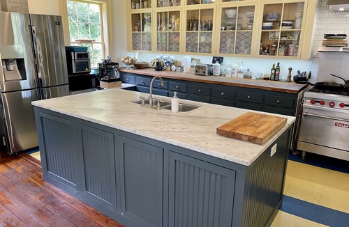 Middlefield House | 1840's Ship Captain's Farm Estate, 6-10 guests
