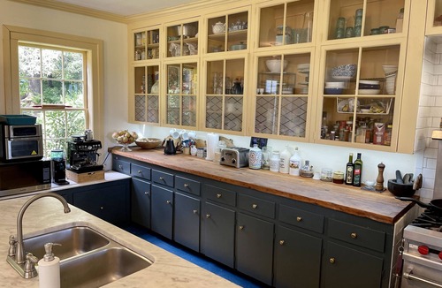 Middlefield House | 1840's Ship Captain's Farm Estate, 6-10 guests