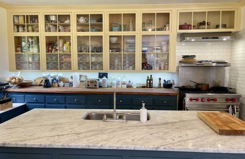 Middlefield House | 1840's Ship Captain's Farm Estate, 6-10 guests