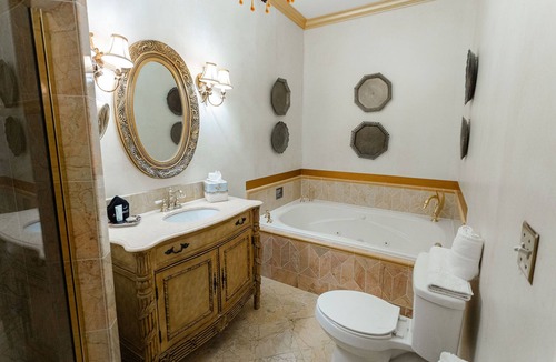 Downtown Baltimore Bed & Breakfast | 1840s Carrollton Inn