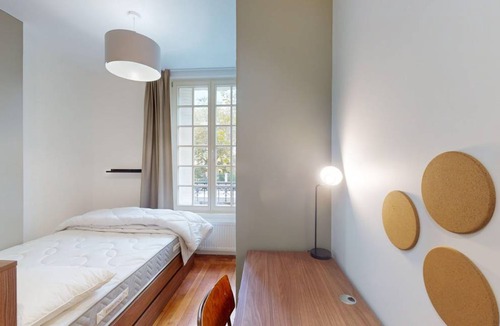 18th Arrondissement Resort | 185 m² Private room ∙ 1 bedroom ∙ 2 guests