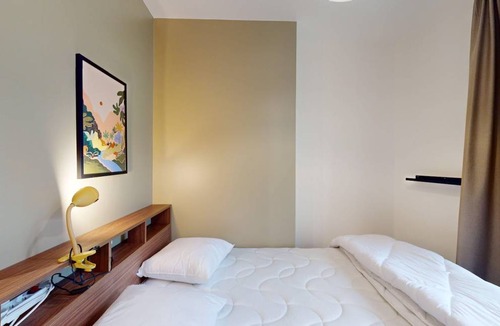 18th Arrondissement Resort | 185 m² Private room ∙ 1 bedroom ∙ 2 guests