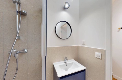 18th Arrondissement Resort | 185 m² Private room ∙ 1 bedroom ∙ 2 guests