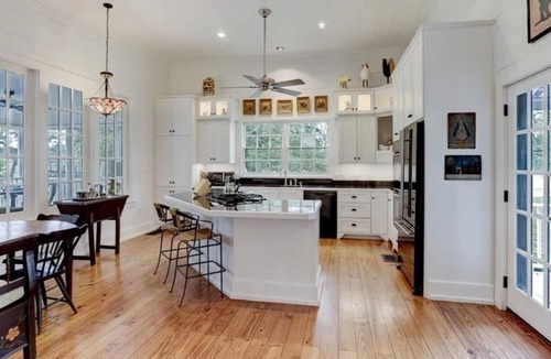 Fayetteville House | 1850's restored farmhouse + guest house 10 min from Round Top Square!