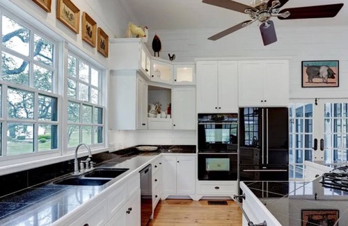 Fayetteville House | 1850's restored farmhouse + guest house 10 min from Round Top Square!