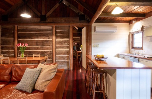 Beechworth Cabin | 1860 Luxury Accommodation