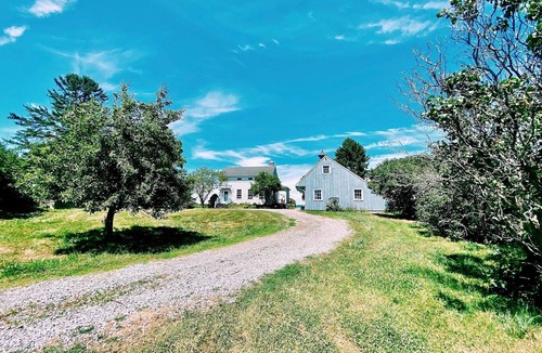 Trumansburg House | 1860’s Restored Farmhouse with BEST views of Cayuga.