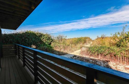 Cottage Line Apartment | 1866 EOV Dune Suite