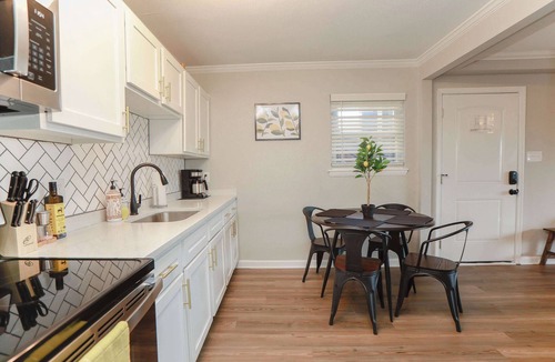 Cottage Line Apartment | 1866 EOV Dune Suite S