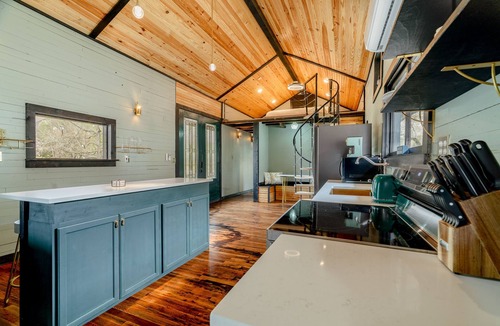 Holiday Island Cabin | 1870 Luxury Art Deco Train Depot at the Lake