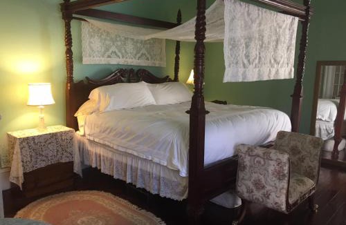 Monticello Bed & Breakfast | 1872 Denham Inn