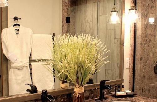 West Yellowstone Hotel | 1872 Inn - Adults Exclusive