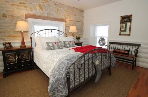 Cottonwood Falls House | 1879 Stone House- 3 bedroom