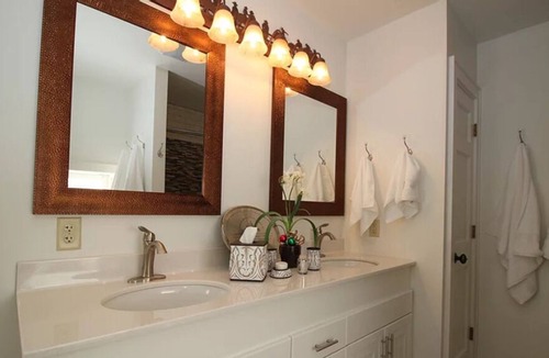 Cottonwood Falls House | 1879 Stone House- 3 bedroom