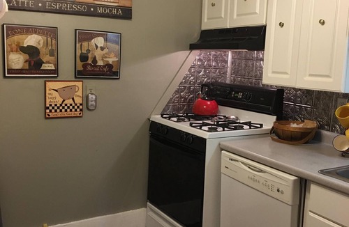 East of Broadway Cottage | 1882 Carriage House In The Heart Of The City!