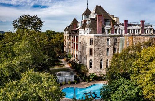 Eureka Springs Historic District Hotel | 1886 Crescent Hotel and Spa