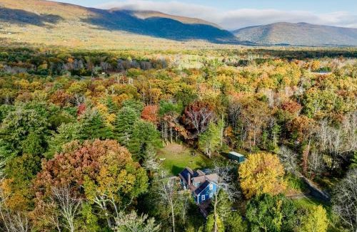 Saugerties House | 1890 CapeCod farmhouse:Charming, Private, Spacious