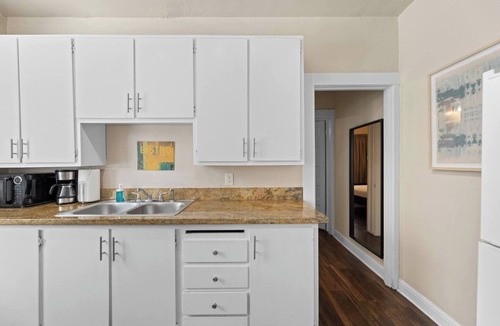 Midtown Sacramento Apartment | 1890s Gem | Prime Midtown Hub | Walk to Everything