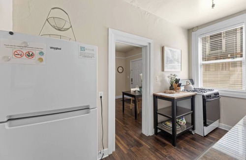 Midtown Sacramento Apartment | 1890s Gem | Prime Midtown Hub | Walk to Everything