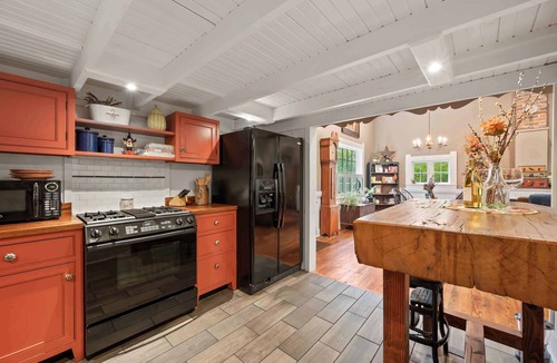Morgantown House | 1891 Schoolhouse Inn