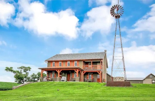 Elizabethtown Apartment | 1893 Suite at Sunnyburn Farm