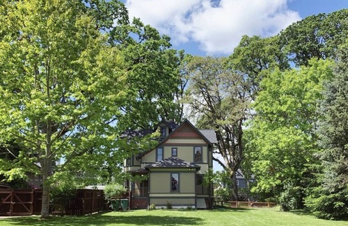Forest Grove House | 1895 Historic Retreat charming & updated - blocks from downtown