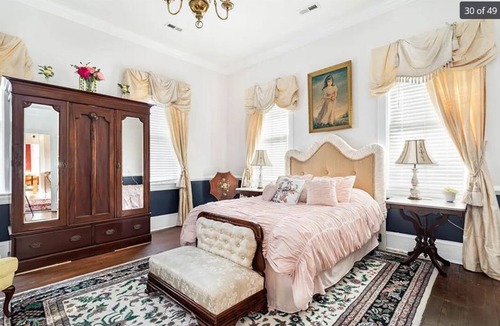 North Newport News Bed & Breakfast | 1896 Historic Bed & Breakfast Mansion with a general store
