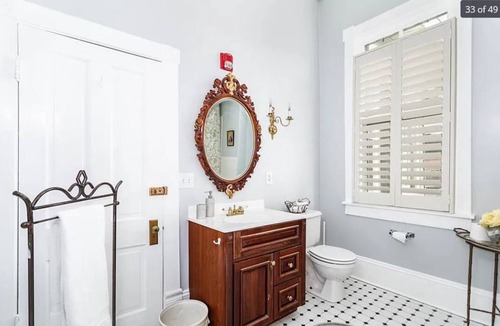 North Newport News Bed & Breakfast | 1896 Historic Bed & Breakfast Mansion with a general store