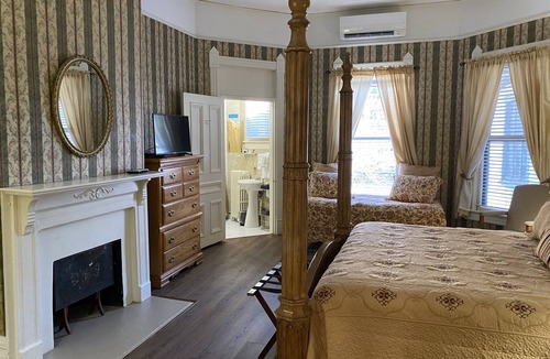 Hendersonville Bed & Breakfast | 1898 Waverly Inn