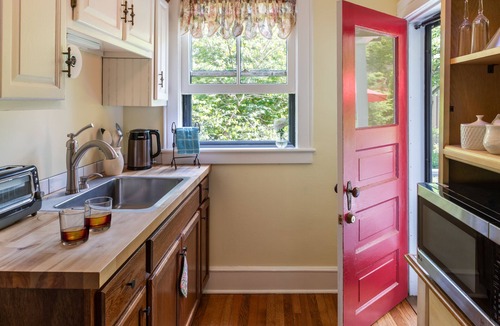 Historic Montford Bed & Breakfast | 1899 Wright Inn and Carriage House