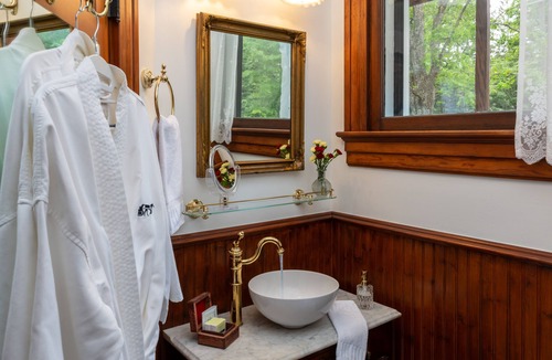 Historic Montford Bed & Breakfast | 1899 Wright Inn and Carriage House