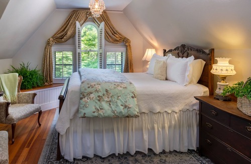 Historic Montford Bed & Breakfast | 1899 Wright Inn and Carriage House
