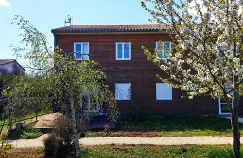 Chasseneuil-du-Poitou Apartment | 18moliereFr 5 pers. sheets, towels & cleaning included