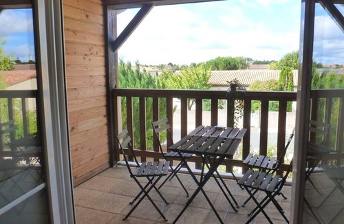 Chasseneuil-du-Poitou Apartment | 18moliereFr 4 pers. sheets, towels & cleaning included