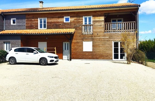 Chasseneuil-du-Poitou Apartment | 18moliereFr 4 pers. sheets, towels & cleaning included
