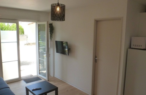 Chasseneuil-du-Poitou Apartment | 18moliereFr 4 pers. sheets, towels & cleaning included
