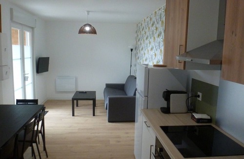 Chasseneuil-du-Poitou Apartment | 18moliereFr 5 pers. sheets, towels & cleaning included