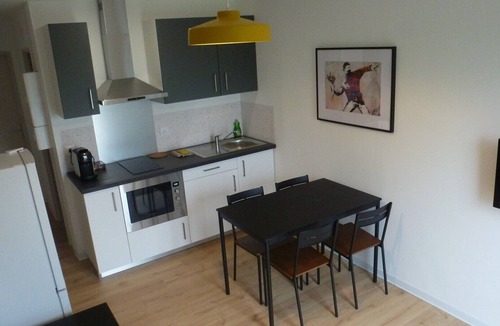 Chasseneuil-du-Poitou Apartment | 18moliereFr 4 pers. sheets, towels & cleaning included