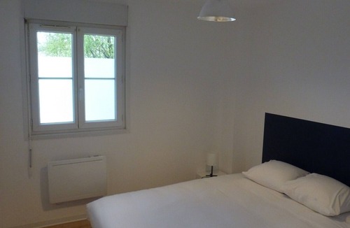 Chasseneuil-du-Poitou Apartment | 18moliereFr 4 pers. sheets, towels & cleaning included