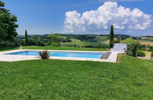 La Romieu House | 18th century Gersoise house, secluded, swimming pool, wooded grounds