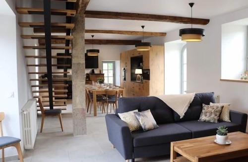 Les Herbiers Cottage | 18th Century Lodge, Sleeps 10