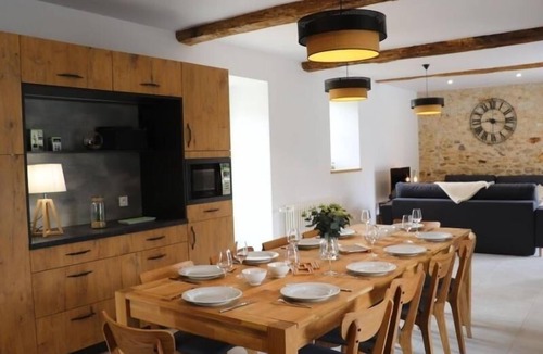 Les Herbiers Cottage | 18th Century Lodge, Sleeps 10